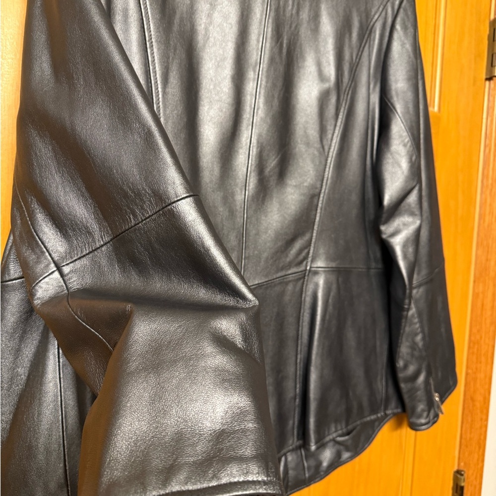 Elegant Black/metallic Leather Women's Jacket - Picture 5 of 10